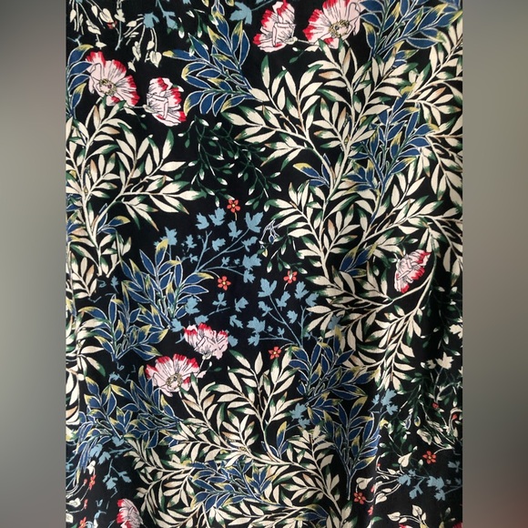 J. Jill ▪️Size Medium 3/4 Sleeves Black Floral Rayon Side Slits Tunic Top - Picture 2 of 13